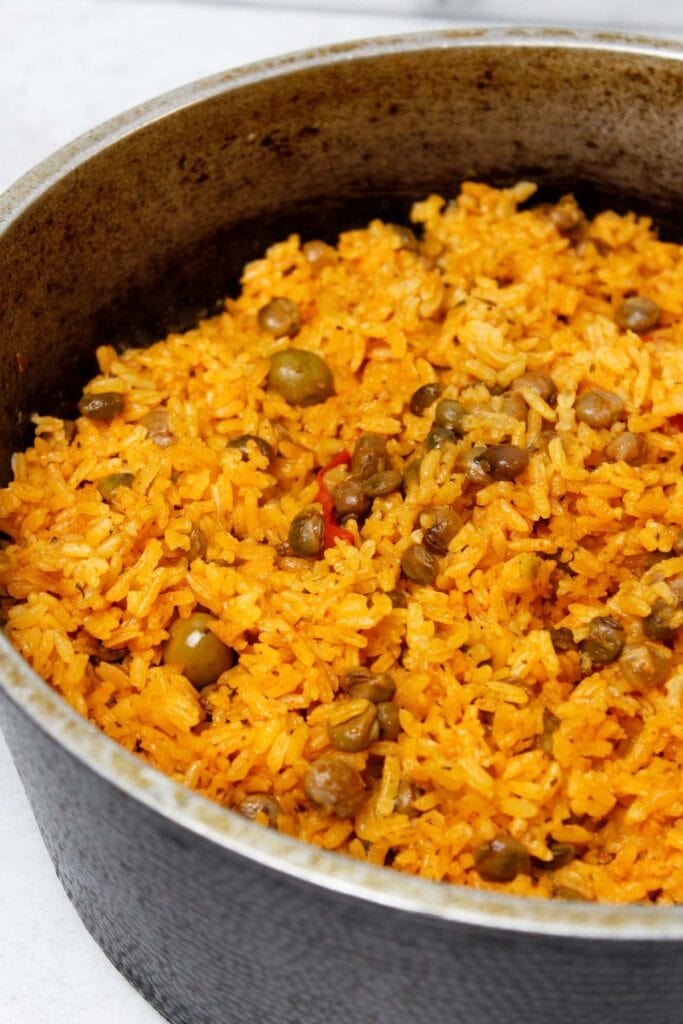 Arroz con gandules in a caldero.