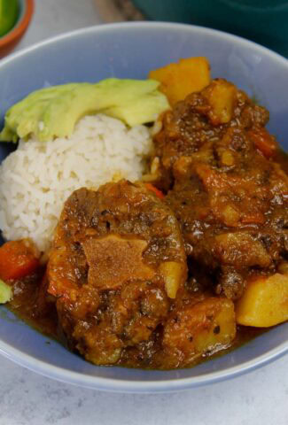 plate of rabo guisado; puerto rican oxtail stew